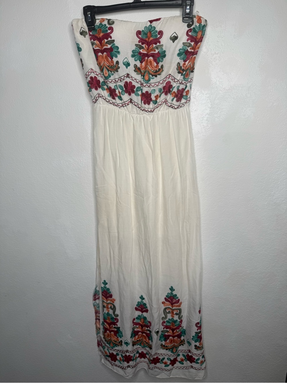 Embroidered Strapless White Maxi Dress with Multicolor Floral Detail size M